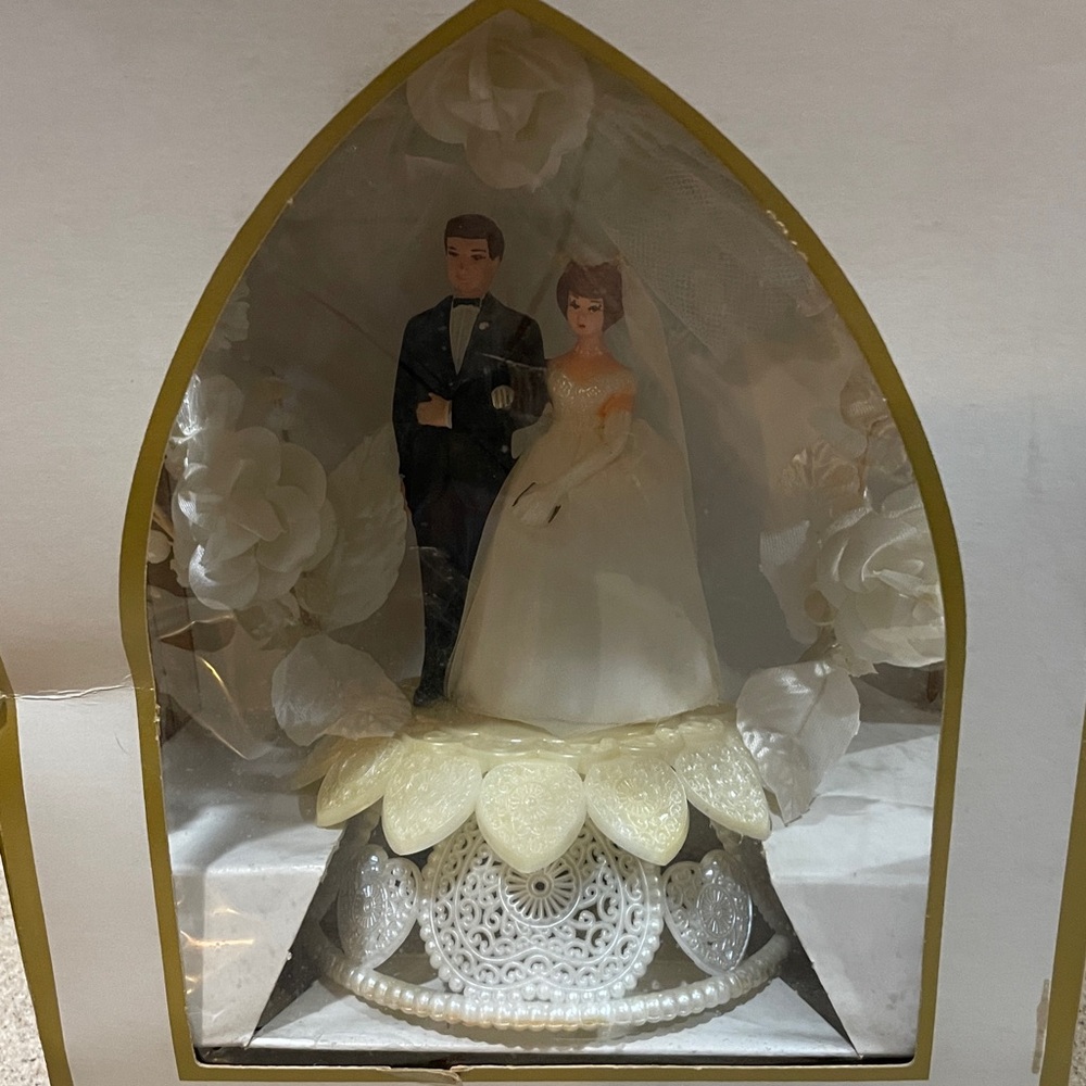 Wilton White Wedding Cake Topper Bride and Groom Figurine